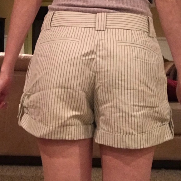 Pinstriped shorts - Picture 6 of 6